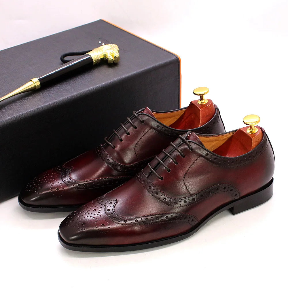 Zapatos Oxford de hombre en cuero con detalles wingtip