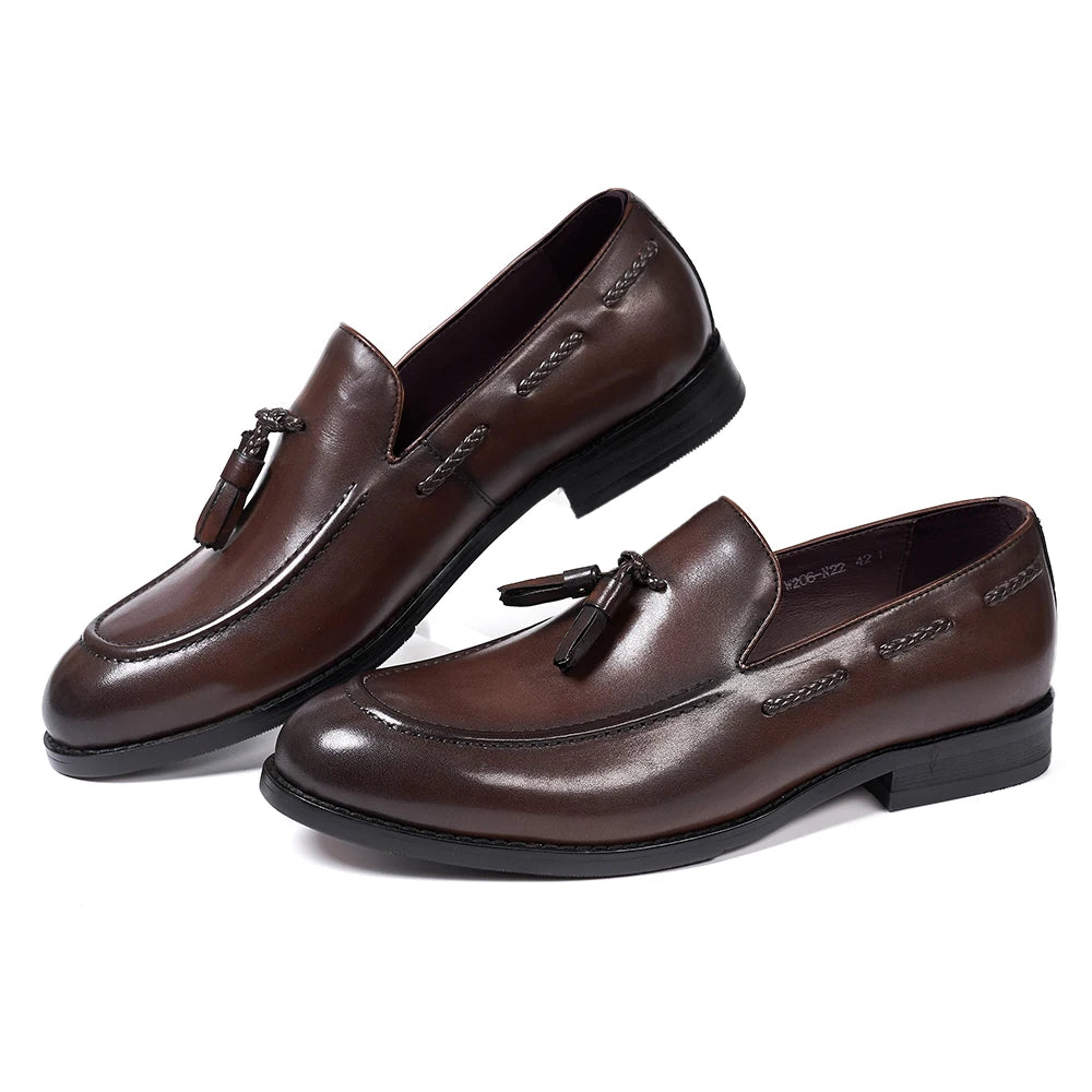 Mocasines de cuero con borlas y punta afinada