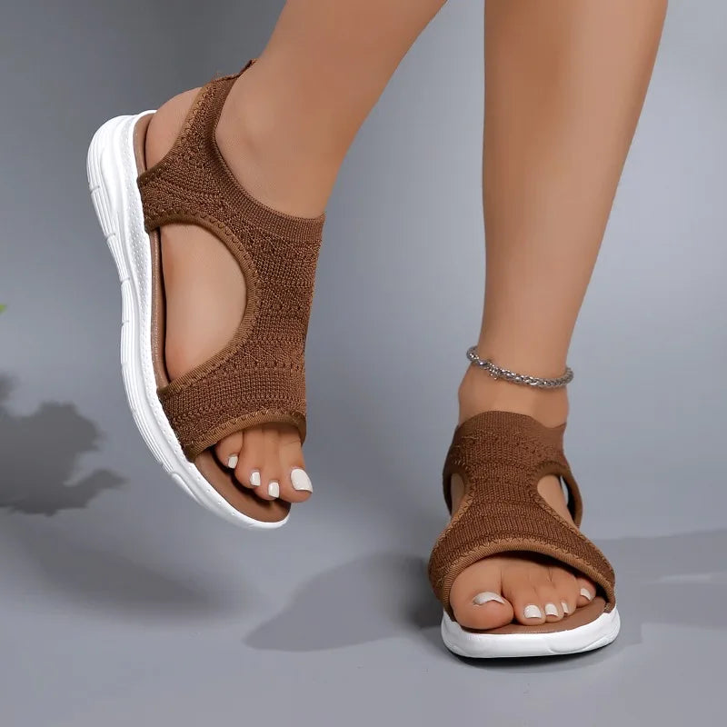 Sandalias de malla con taco chino y plantilla de látex