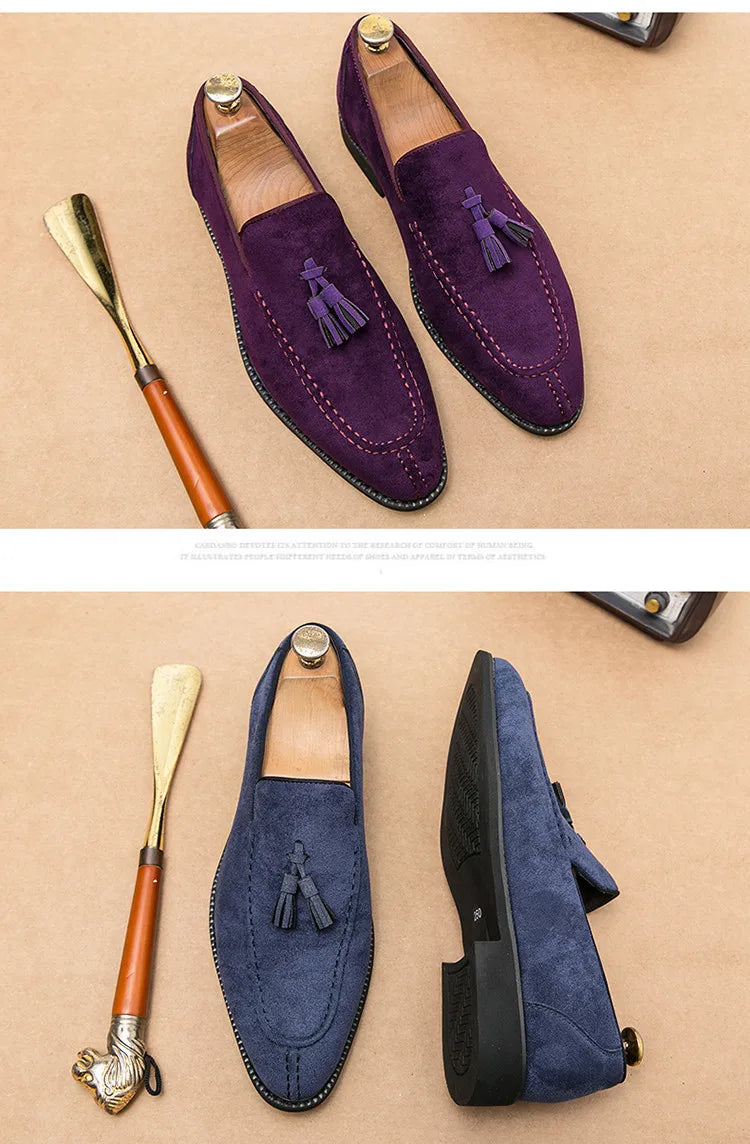 Mocasines de gamuza vacuna con borlas