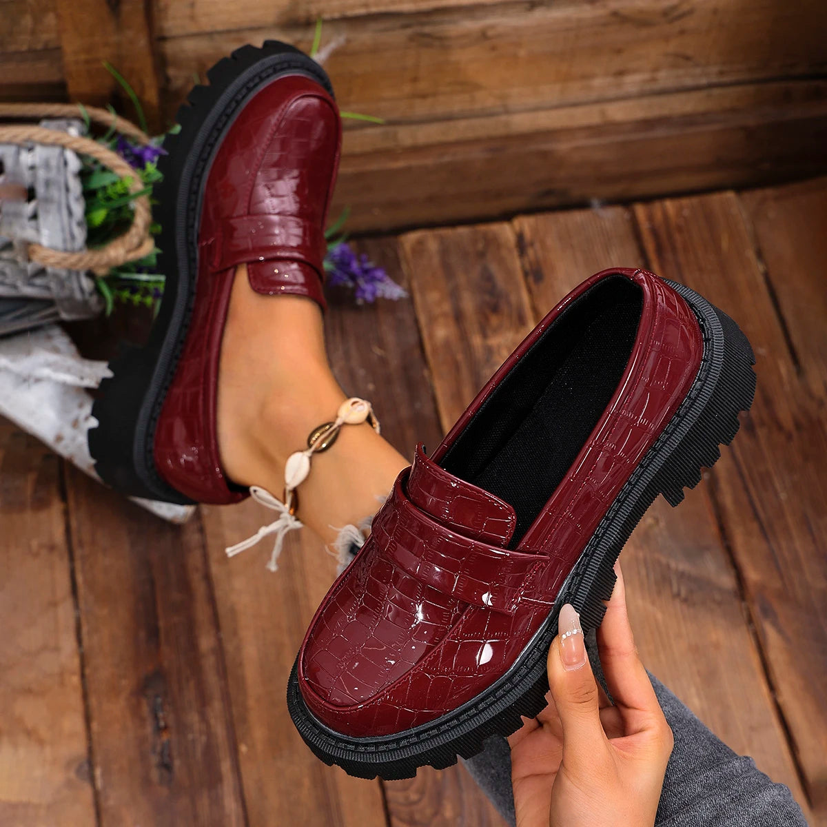 Mocasines de mujer con plataforma y acabado charol
