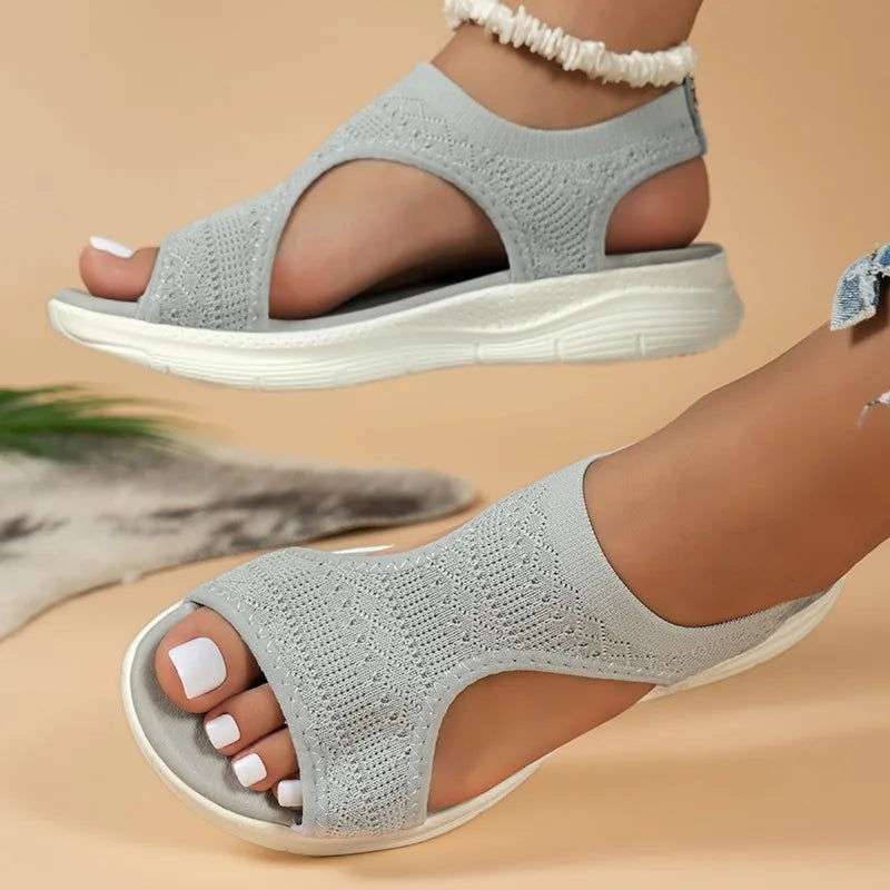 Sandalias de malla con taco chino y plantilla de látex