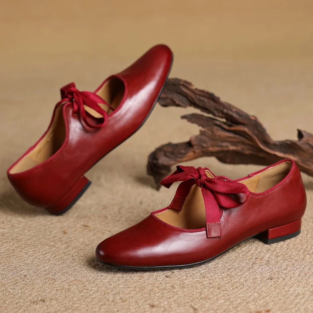 Zapatos de mujer en cuero con moño y punta redonda