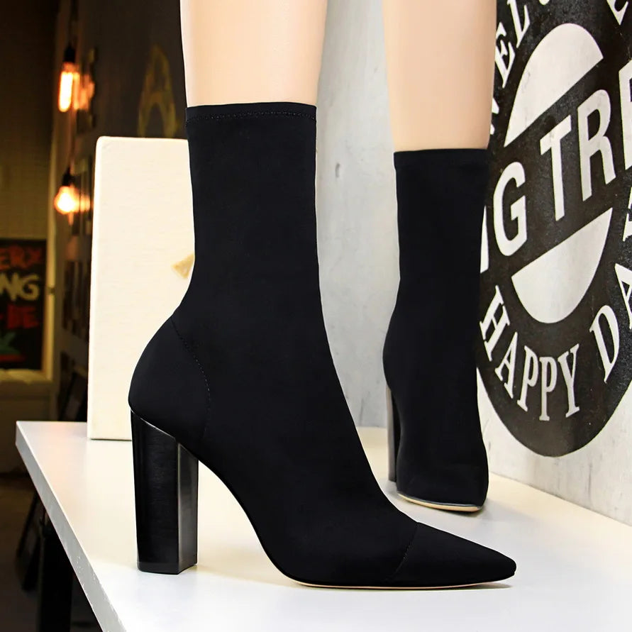 Botas tipo media de seda con taco bloque de 10 cm