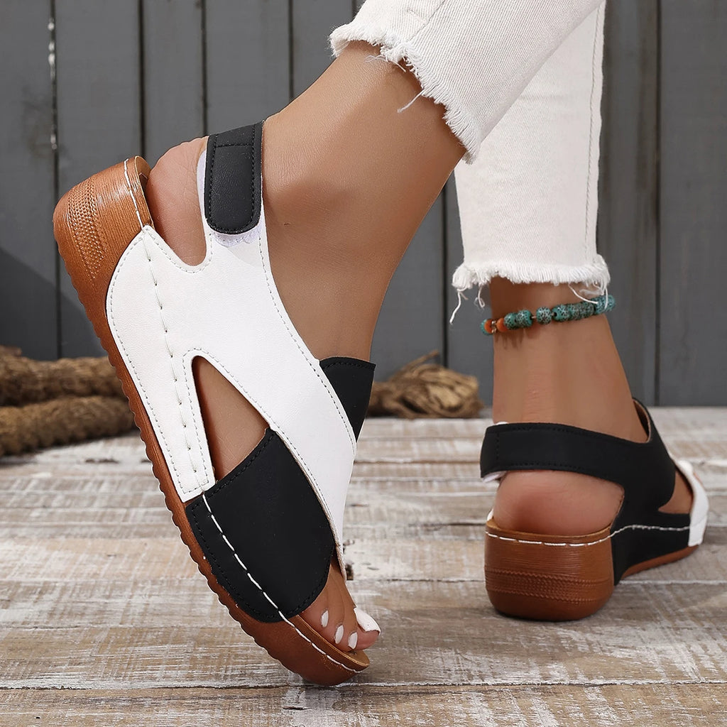 Sandalias con taco chino bajo y tiras con abrojo