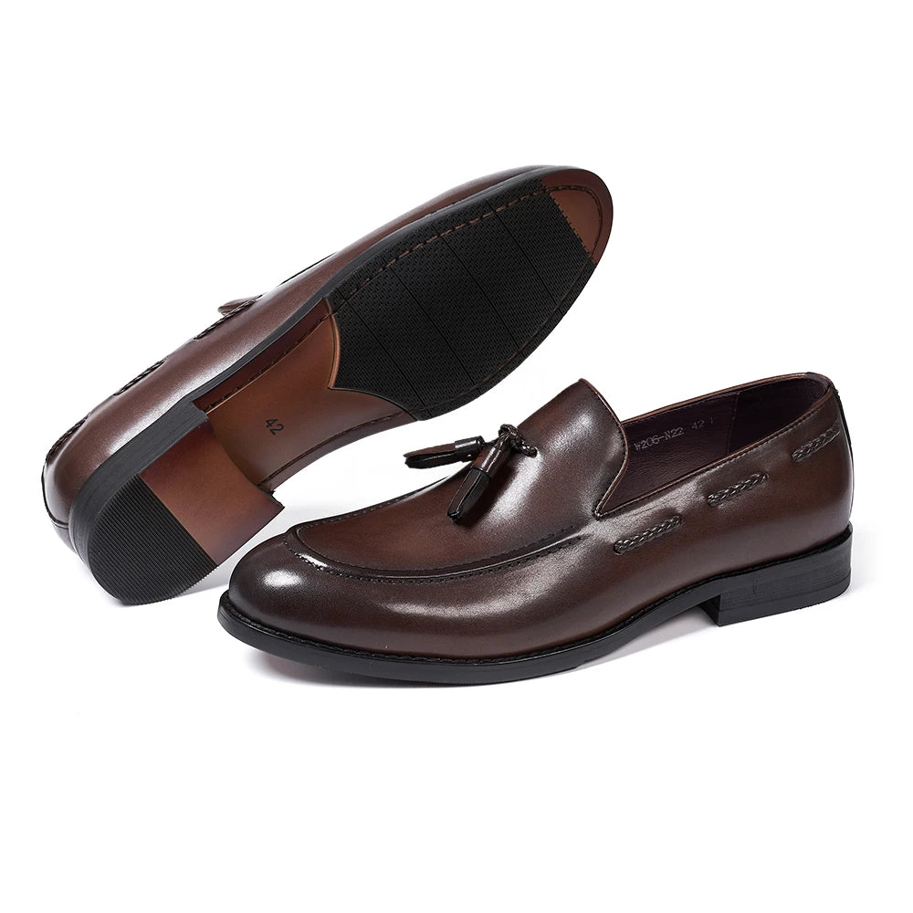 Mocasines de cuero con borlas y punta afinada