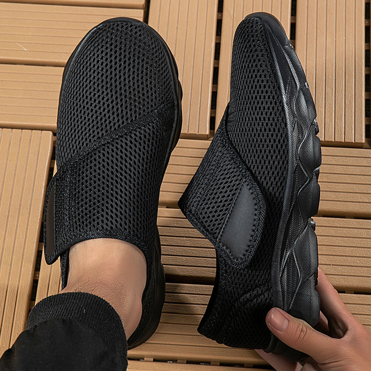 Zapatillas bajas de poliéster con ajuste de abrojo