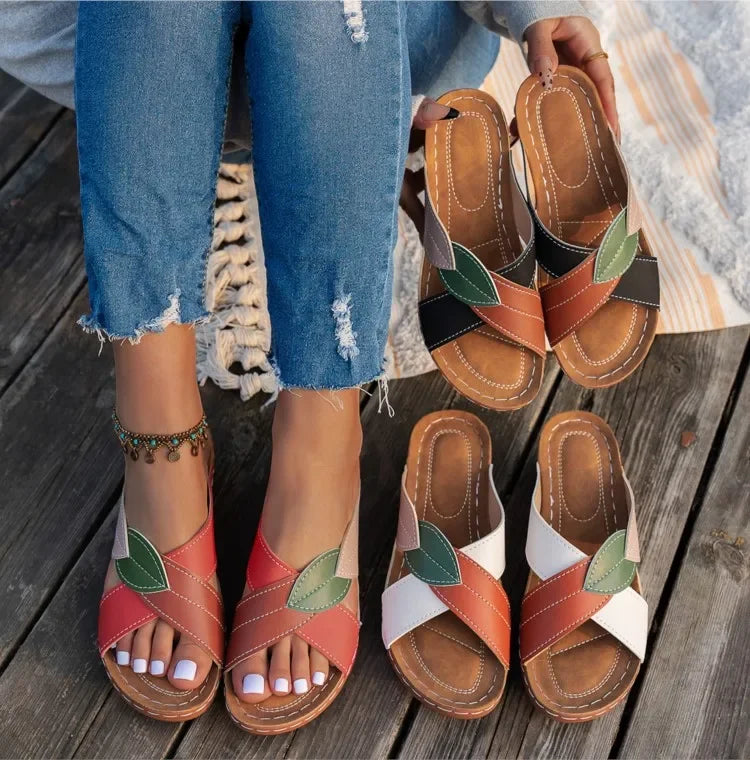Sandalias de mujer con taco chino bajo y costuras